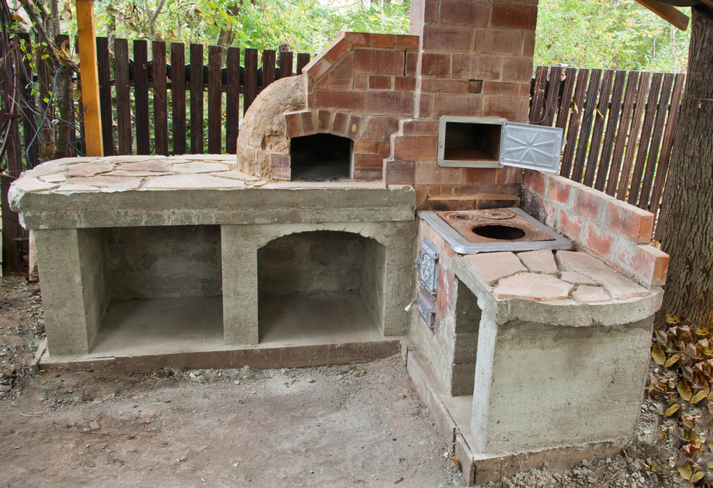 Outdoor Pizza Oven - Thehomesteadingboards.com